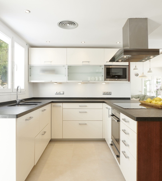 Resa Estates Ibiza for sale te koop Casa Rui Tourist license sta Eularia kitchen 3.jpg